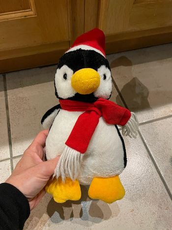 Peluche pingouin avec écharpe