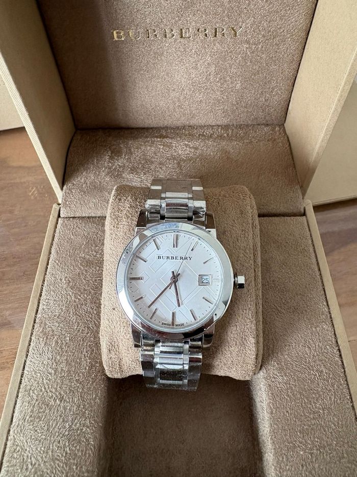 Montre Burberry argenté et blanche Neuve bu9100 - photo numéro 4