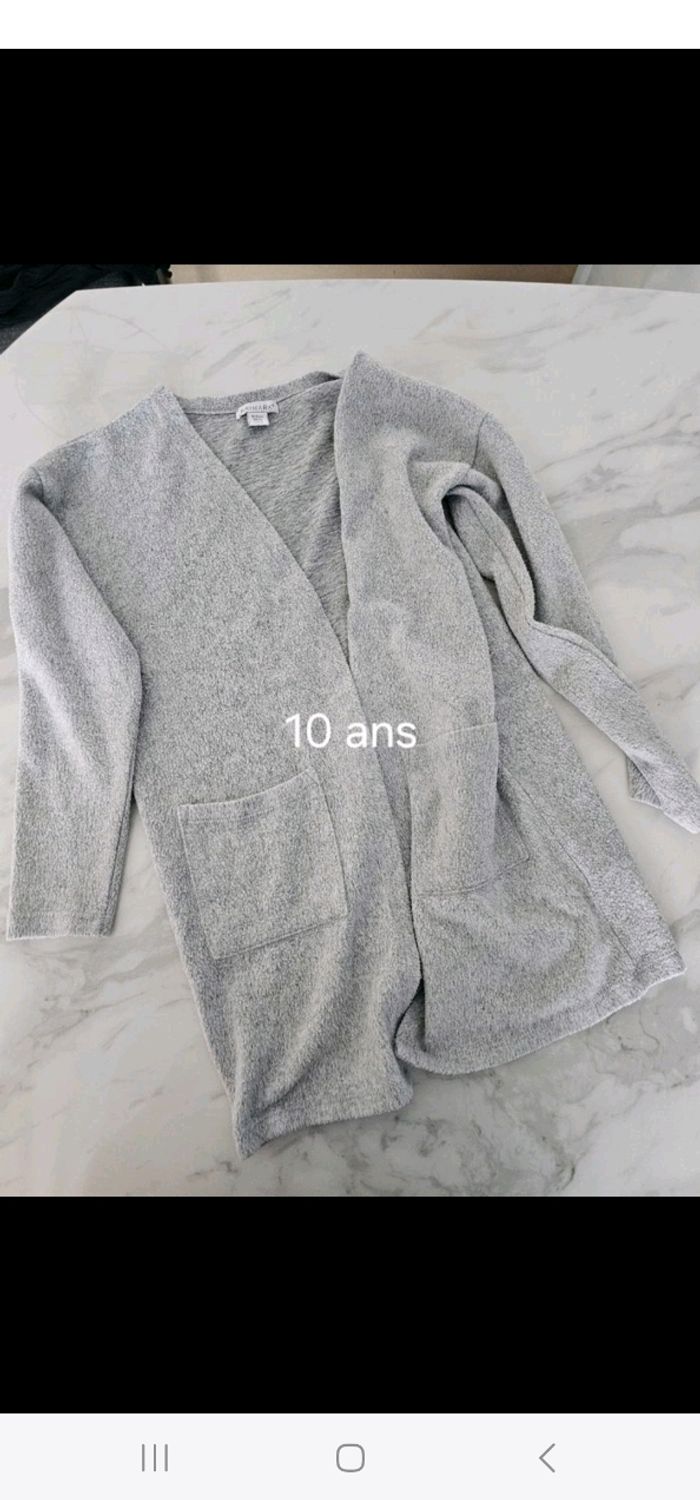 Tout le Lot fille 10 ans les 3 photos sont à 10euros - photo numéro 3