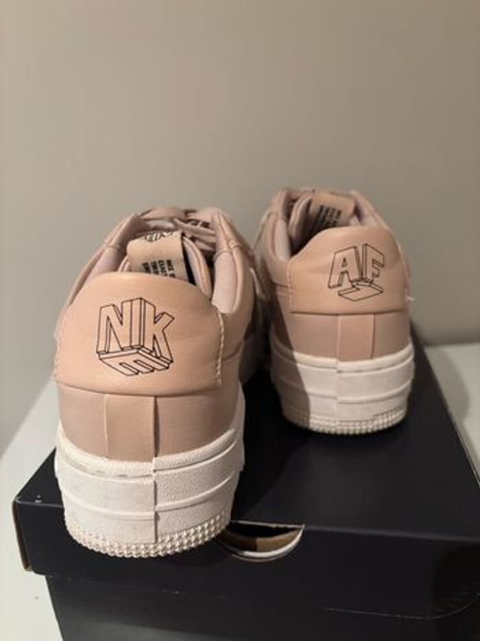 Air force 1 pixel beige/rose femme neuf T37,5 - photo numéro 3
