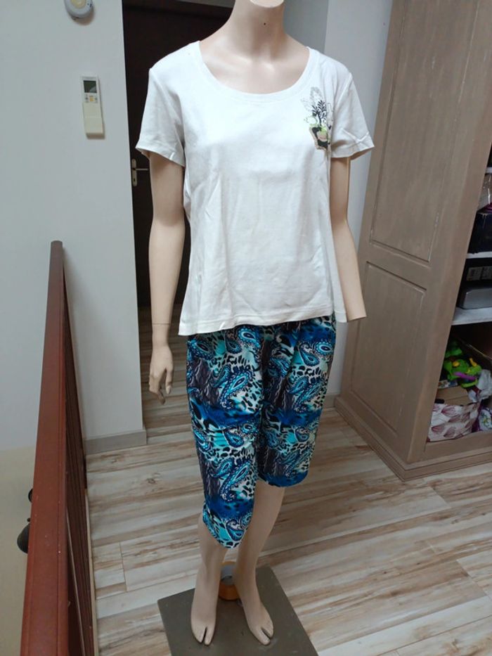 Pantacourt femme 38/40 et tee shirt blanc - photo numéro 4