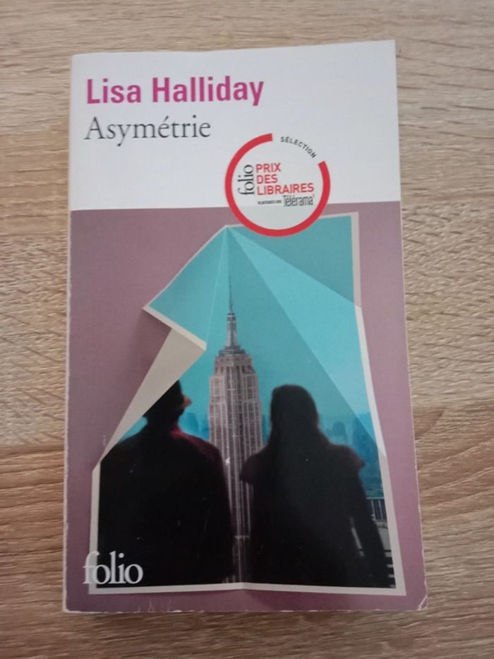 Lisa Halliday 🪅 Asymétrie - photo numéro 1