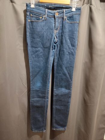 Skinny Levi's 24