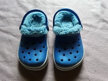 Sabots style CROCS fourrés bleus en 24/25