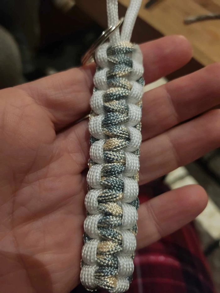 Porte clés en paracorde fait main - photo numéro 2