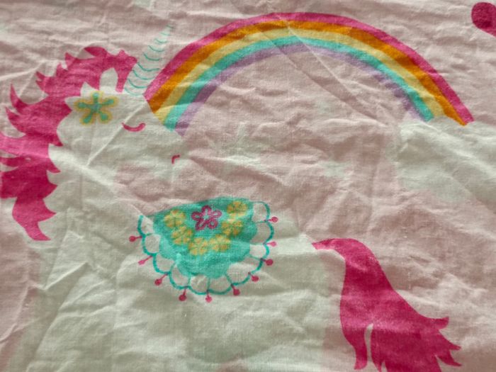 Housse de couette+ taie d'oreiller licornes 🦄 et arc en ciel 🌈 - photo numéro 8