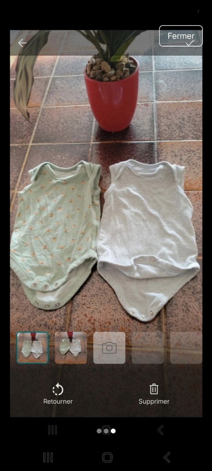 Lot 2 bodies sans manche - photo numéro 2