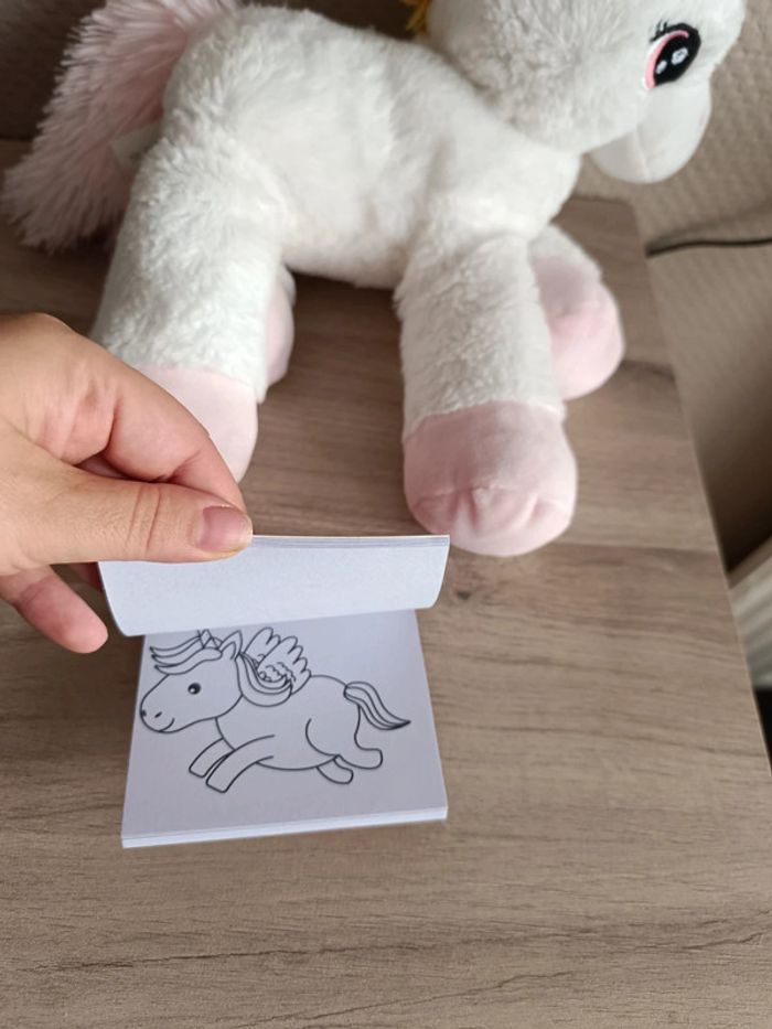 Peluche licorne avec carnet de coloriage licorne - photo numéro 3