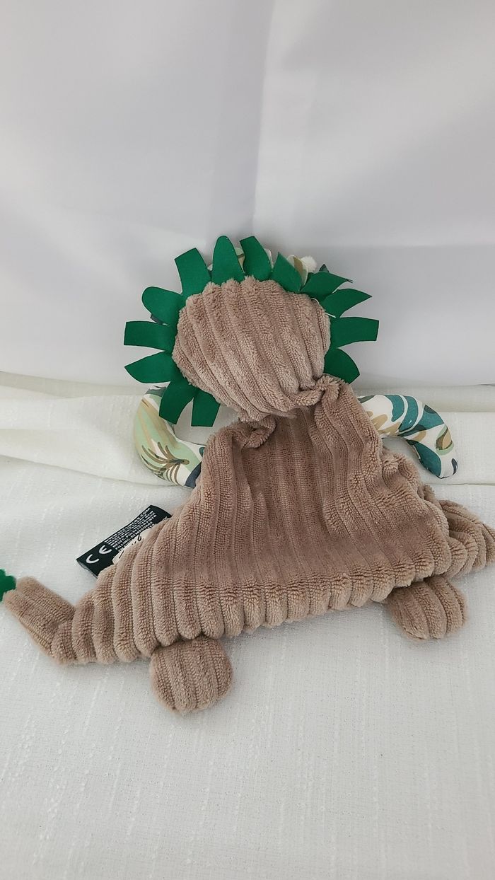 Doudou Semi Plat Lion Jelekros Beige Vert Rouge Déglingos - photo numéro 5