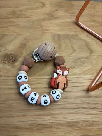 Attache-tétine personnalisée en silicone