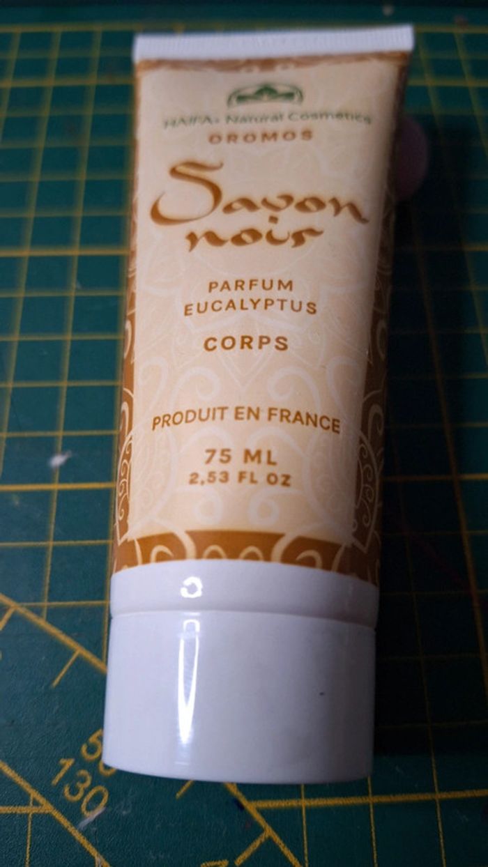 Savon noir eucalyptus pour le corps neuf