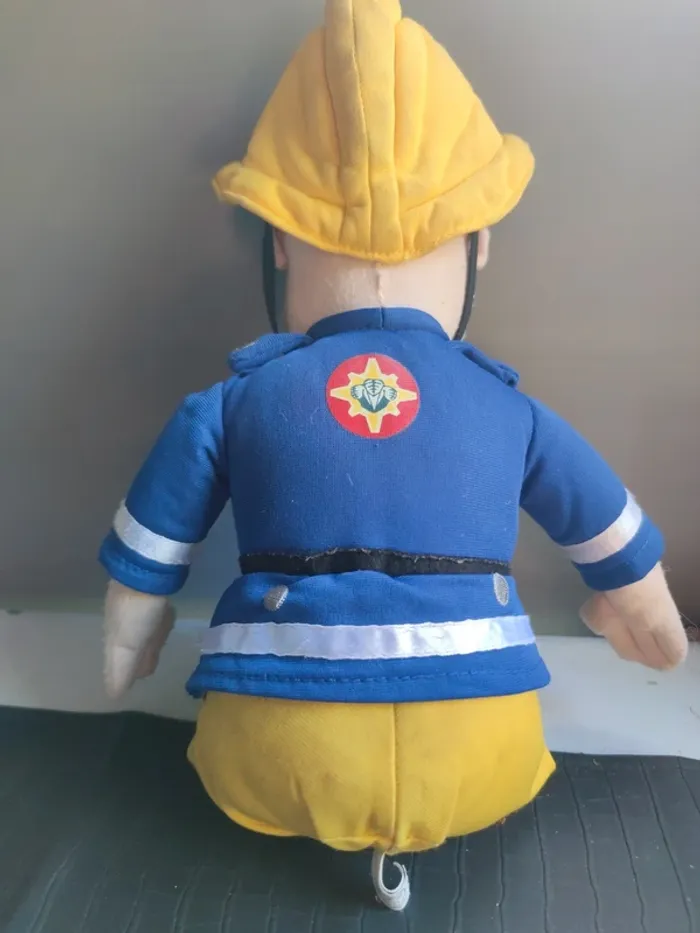 Peluche figurine sam le pompier produit officiel - photo numéro 2