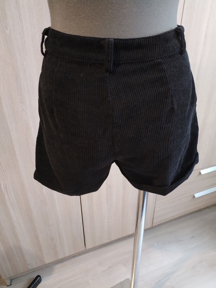 Short femme taille 34 - photo numéro 4
