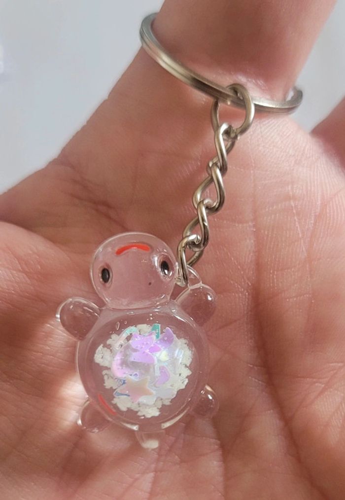 Porte-clés tortue blanche fluorescente