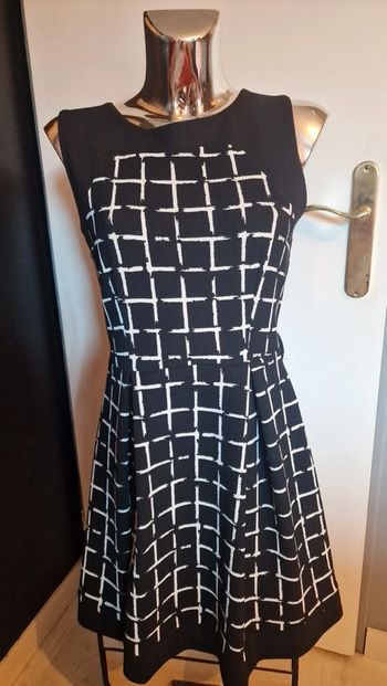 Robe noir et blanc manche courte