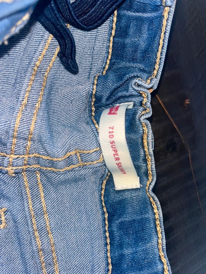 Jean levis 710 super skinny 6 ans tbe - photo numéro 3