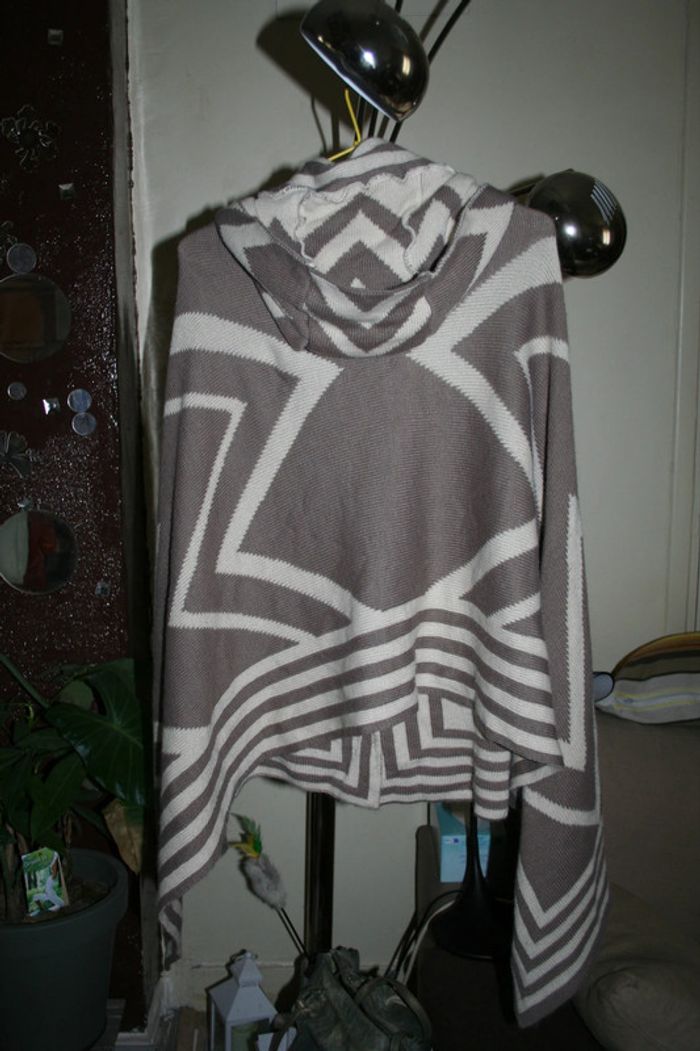 🌸👍Pour cet hiver 👍#Poncho #oversize motifs #ethniques beige à capuche "Naf Naf" 🌸 - photo numéro 3
