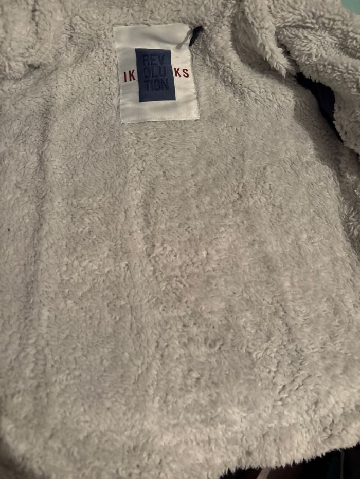 Vends gilet avec capuche ikks 6 ans fourre Sherpa - photo numéro 2