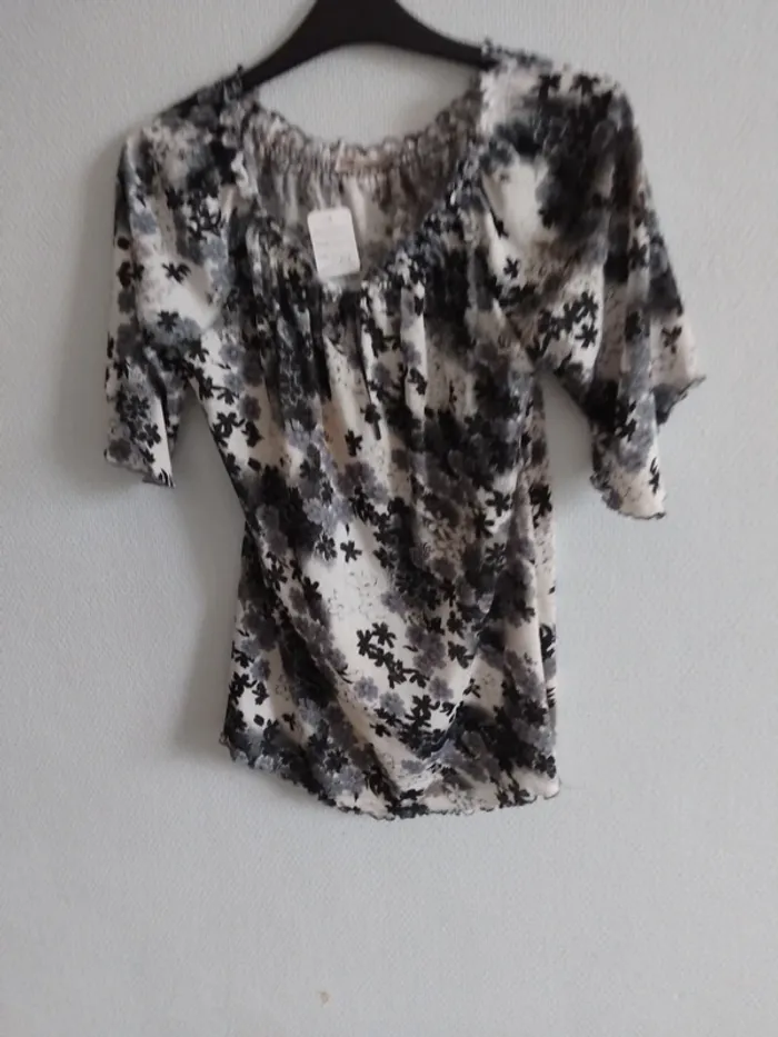 Blouse manches courtes taille S - photo numéro 3