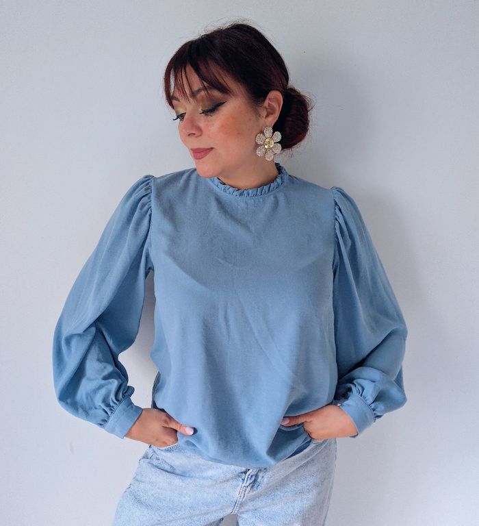 Blouse ample col montant bleu ciel romantique tendance moderne Marque Primark Taille 40 L
Très bon état - photo numéro 5