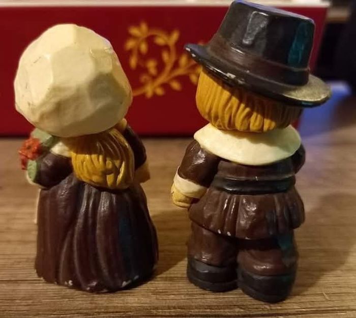 Figurine vintage Hallmark Cards Thanksgiving Pilgrims Couple Environ 6 cm - photo numéro 3