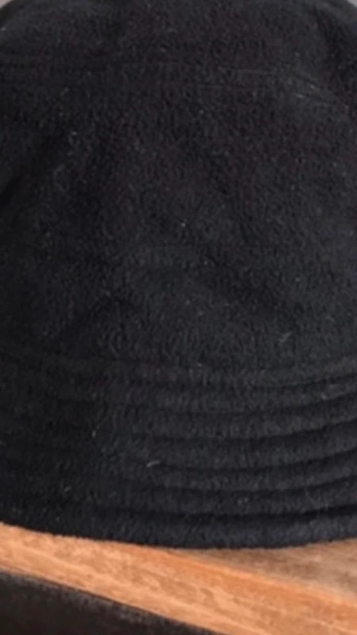Chapeau noir, tout doux, comme neuf, taille 56 - photo numéro 8