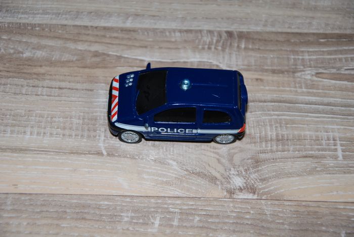 Renault Twingo "Police" 1995 1/64