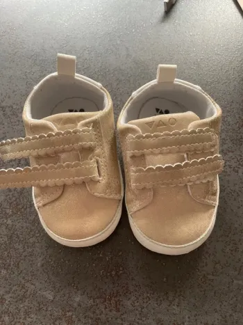 Chaussures / chaussons dorés bébé fille - TAO