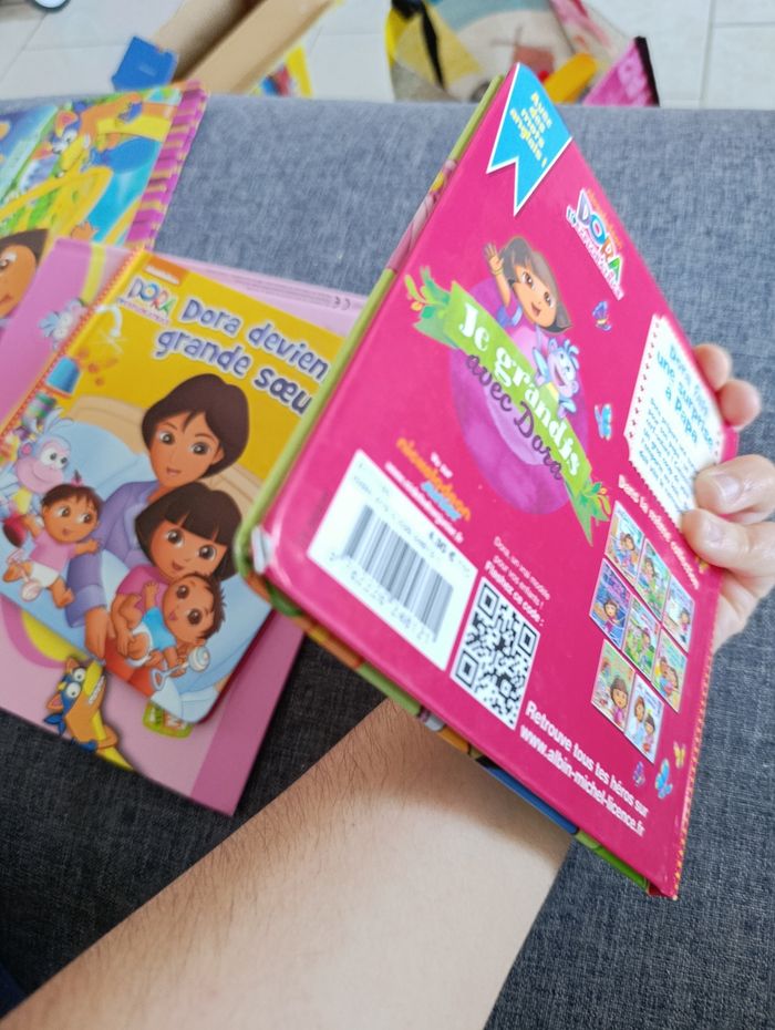 Lot de 4 livres dora - photo numéro 4