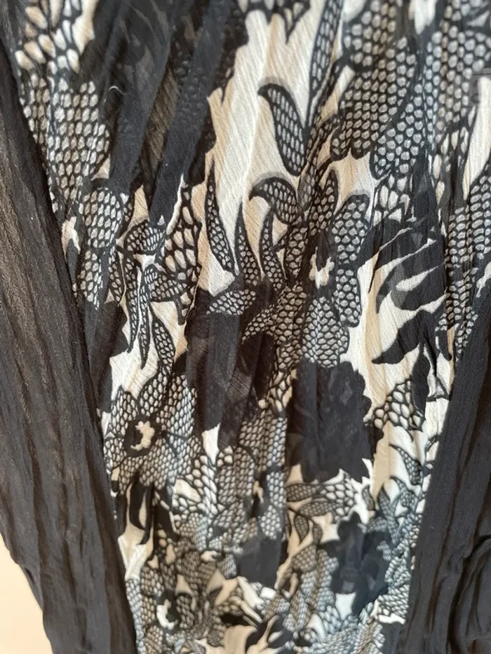 Robe noire et blanche - photo numéro 3