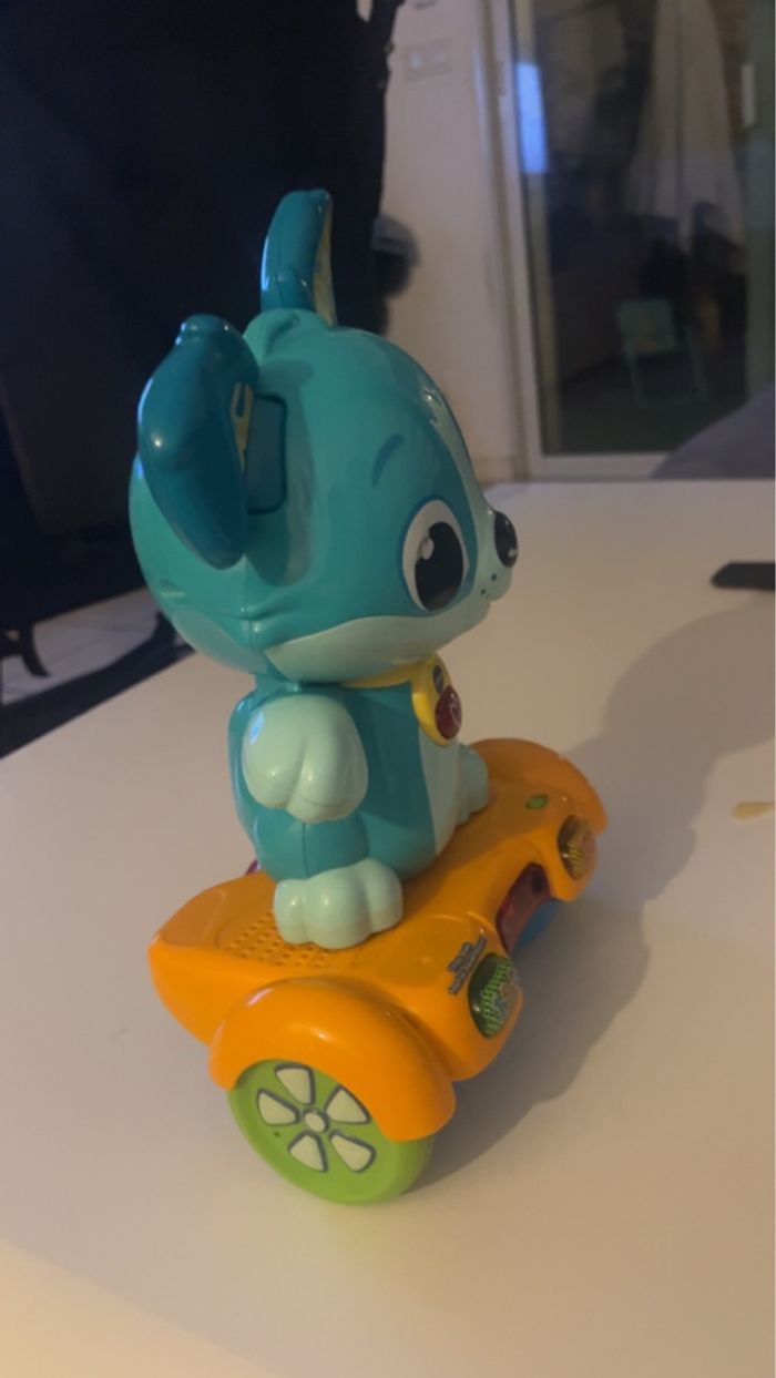 Titou sur sont hoverboard e