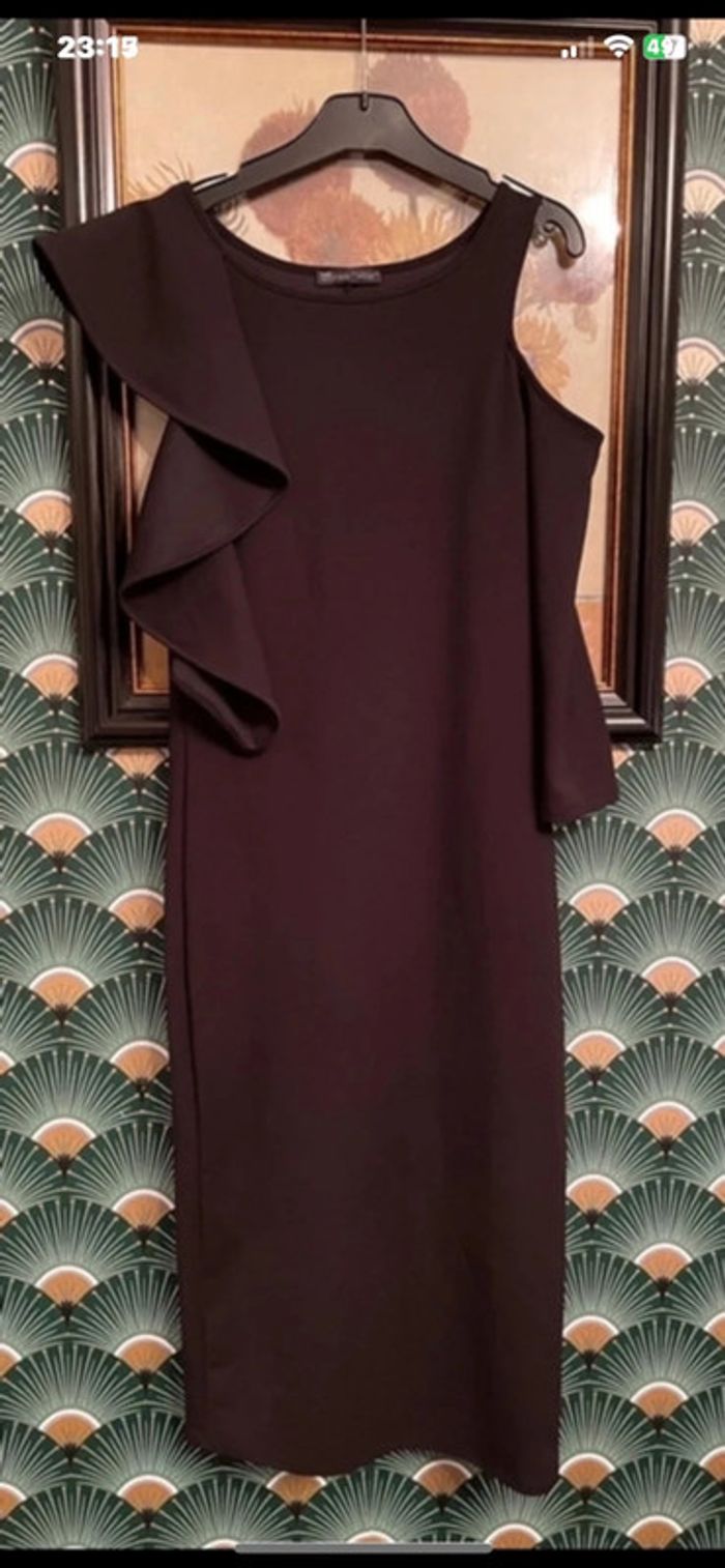 Robe volant une manche glamour coupe crayon Zara taille s