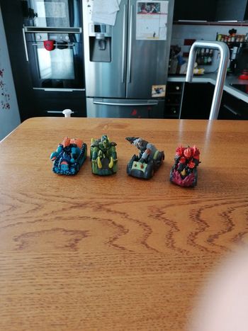 Lot de 4 voitures gormiti