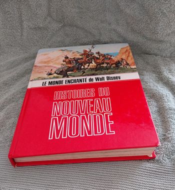 Le Monde Enchante De Walt Disney Histoires Du Nouveau Monde livre de paris 1976