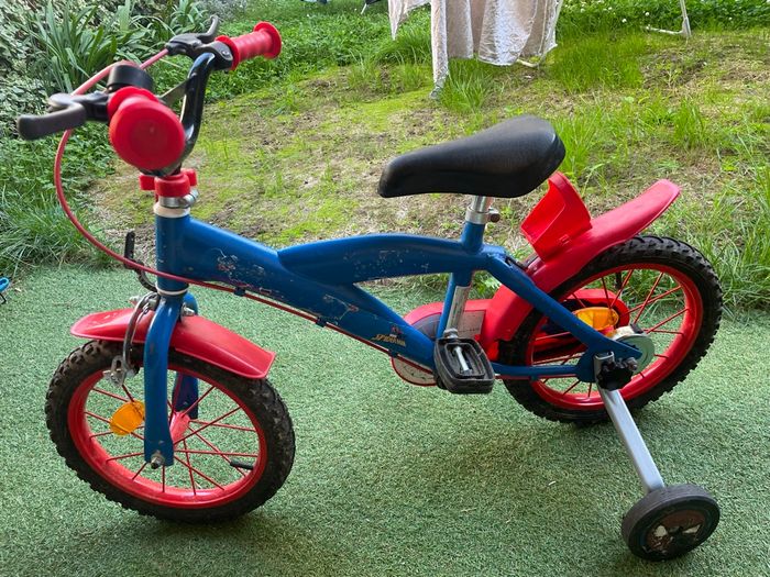 Vélo avec petites roues - photo numéro 5