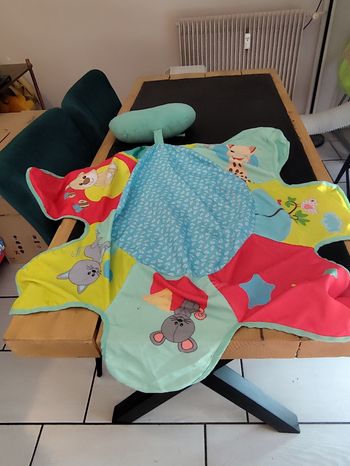 Ensemble tapis d'éveil et coussin Sophie la GirafeEnsemble tapis d'éveil et coussin Sophie la Girafe