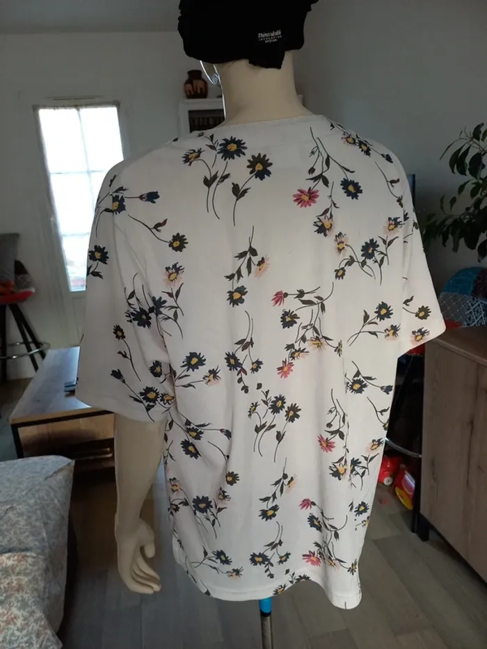 Tee-shirt fleuri T 46 - photo numéro 6