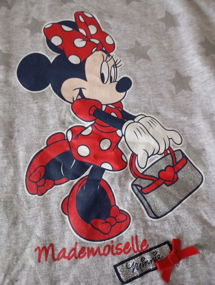 Robe à manches courtes. 6 ans .Coton . Gris clair ,rouge,noir et paillettes . Disney Minnie Mouse. Parfait état - photo numéro 9