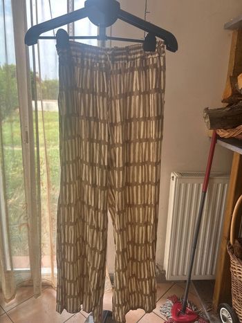 Pantalon d’été beige et crème