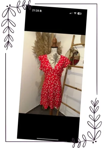 Robe rouge à pois fleuris - Taille M- Neuf avec étiquette