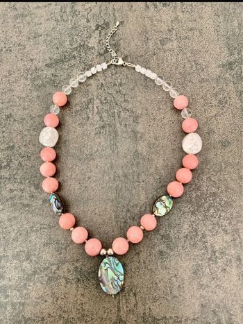 Collier perles d’eau et ormeaux