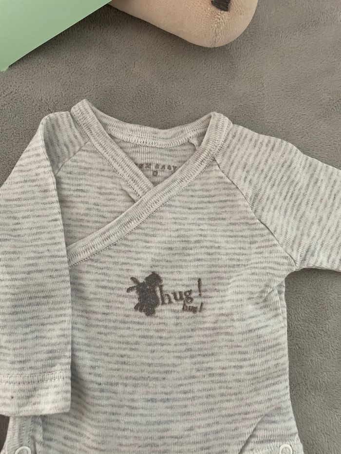 Lot bodies manches longues neufs taille naissance - photo numéro 2