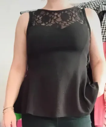 Très joli débardeur évasé sut le bas taille 40