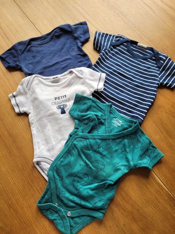 Lot 4 bodies manches courtes