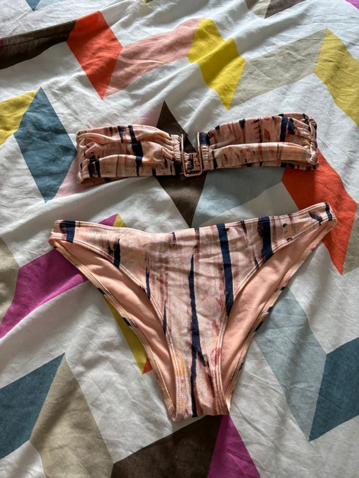 Maillot de bain 2 pièces à motifs rose pale et violet