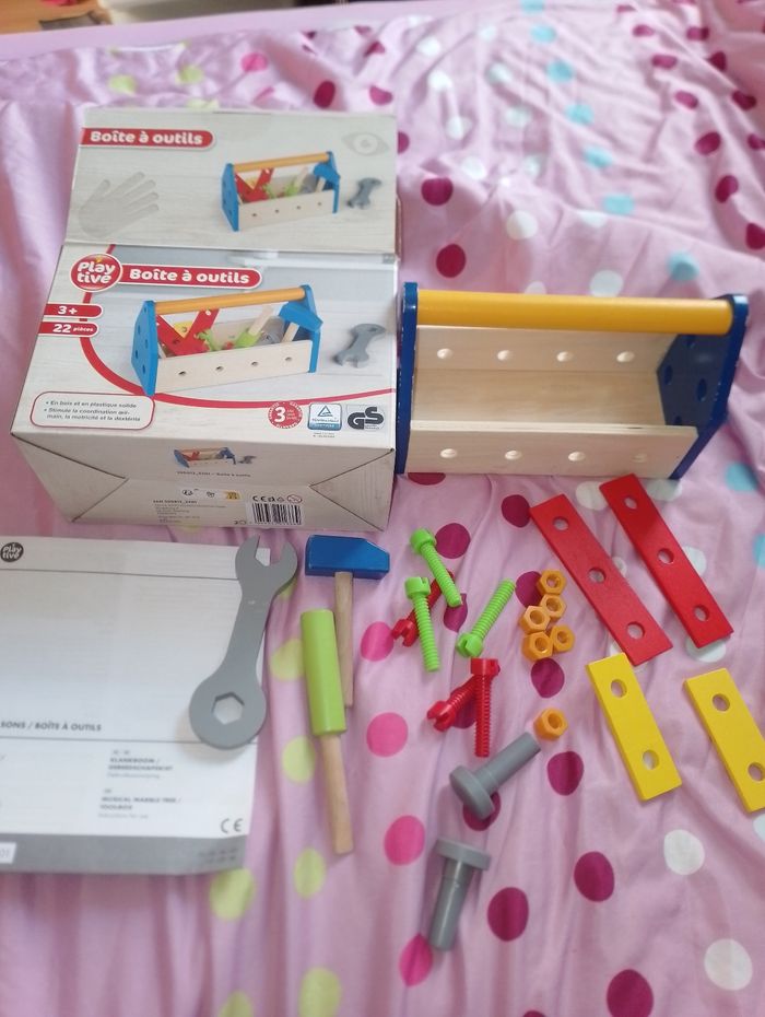 Boîte à outils en bois 22 pièces 
Playtive