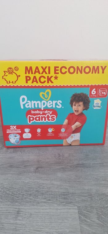 Paquet de couches pampers taille 6 pants neuf 
