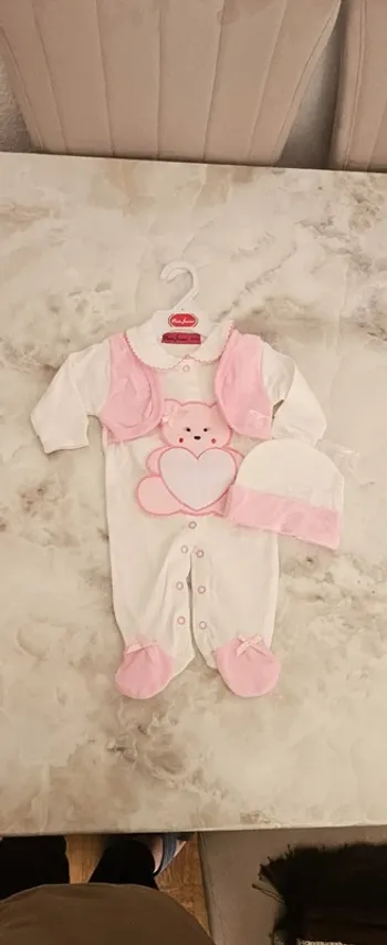 Ensemble pyjama avec bonnet pour bébé