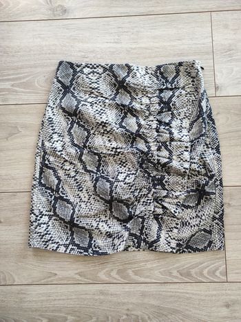 Jupe motif serpent Zara beige et noir 