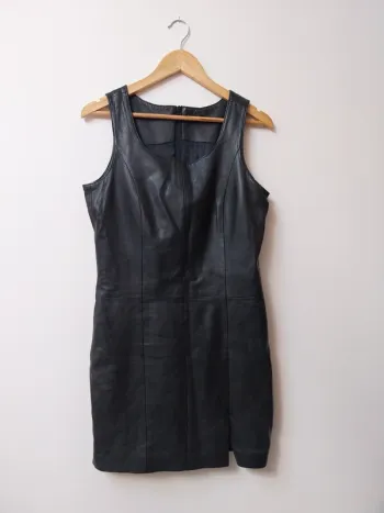 Robe en cuir noire 38